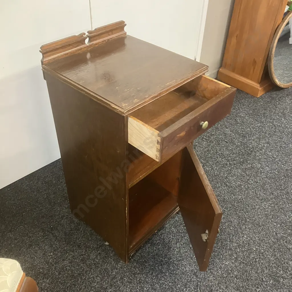 Oak Art Deco Bedside Cabinet. H78 W37 D38cm Image 1++