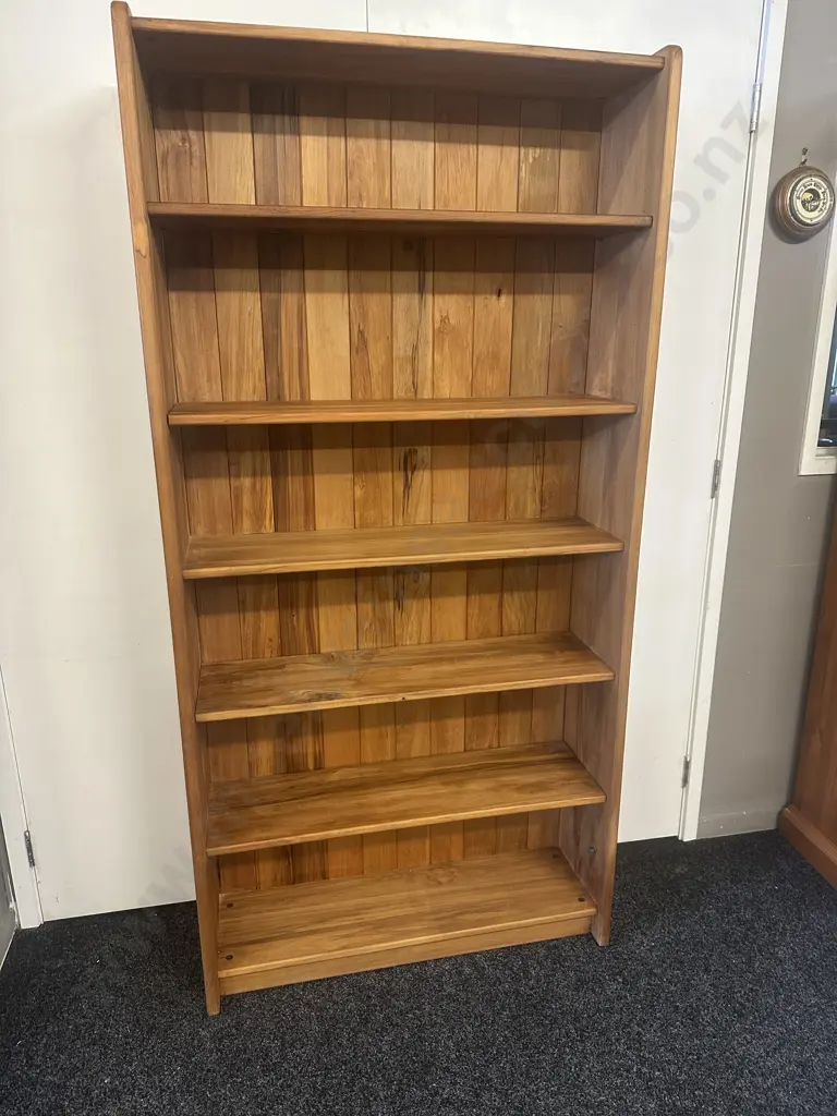 Rimu Book Case Tongue & Grove Back 4x Adjustable Shelves 1x Fixed Shelf H180,W89,D28cm. Image 1++