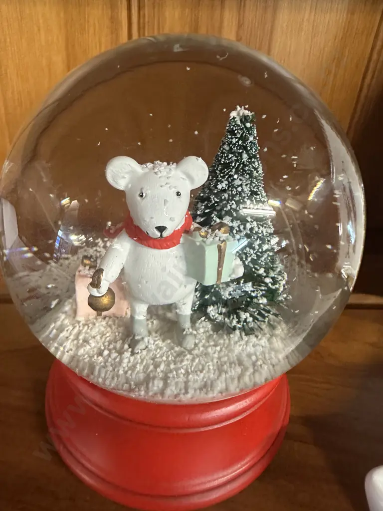 Babies First Christmas Themed Snow Globe With Christmas Nibble Plates Image 1++