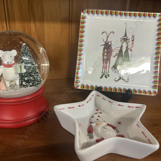 Babies First Christmas Themed Snow Globe With Christmas Nibble Plates