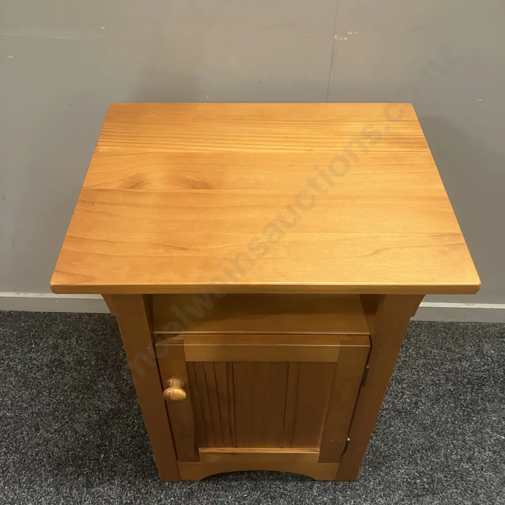 Rimu Coloured RH Single Door Bedside With Shelf. H62.5 W51.5 D41cm Image 1++