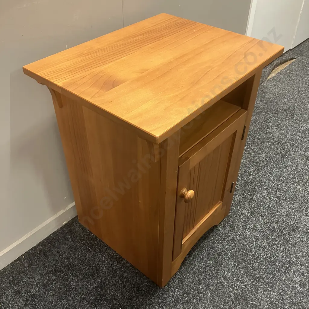 Rimu Coloured RH Single Door Bedside With Shelf. H62.5 W51.5 D41cm Image 1++