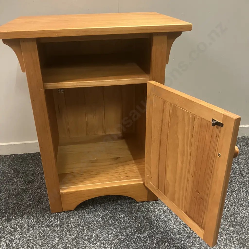 Rimu Coloured RH Single Door Bedside With Shelf. H62.5 W51.5 D41cm Image 1++