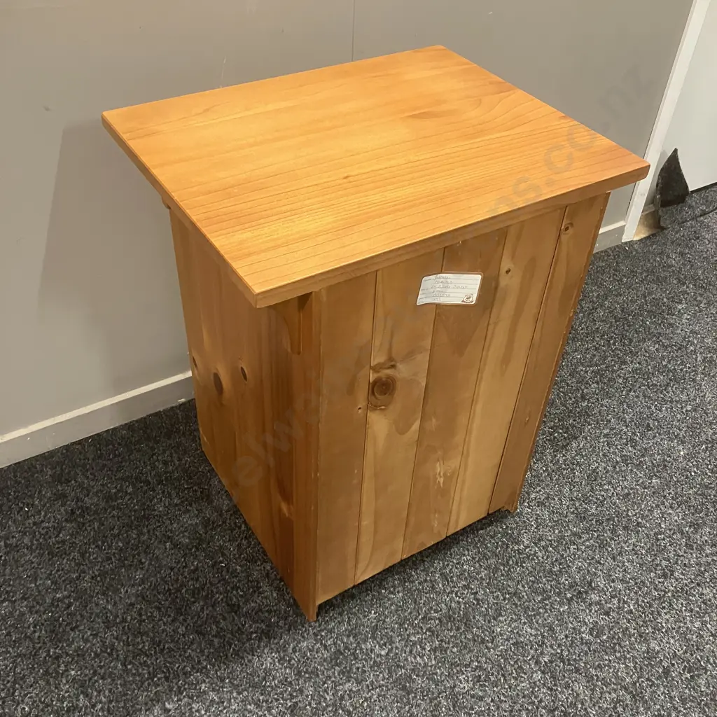 Rimu Coloured RH Single Door Bedside With Shelf. H62.5 W51.5 D41cm Image 1++