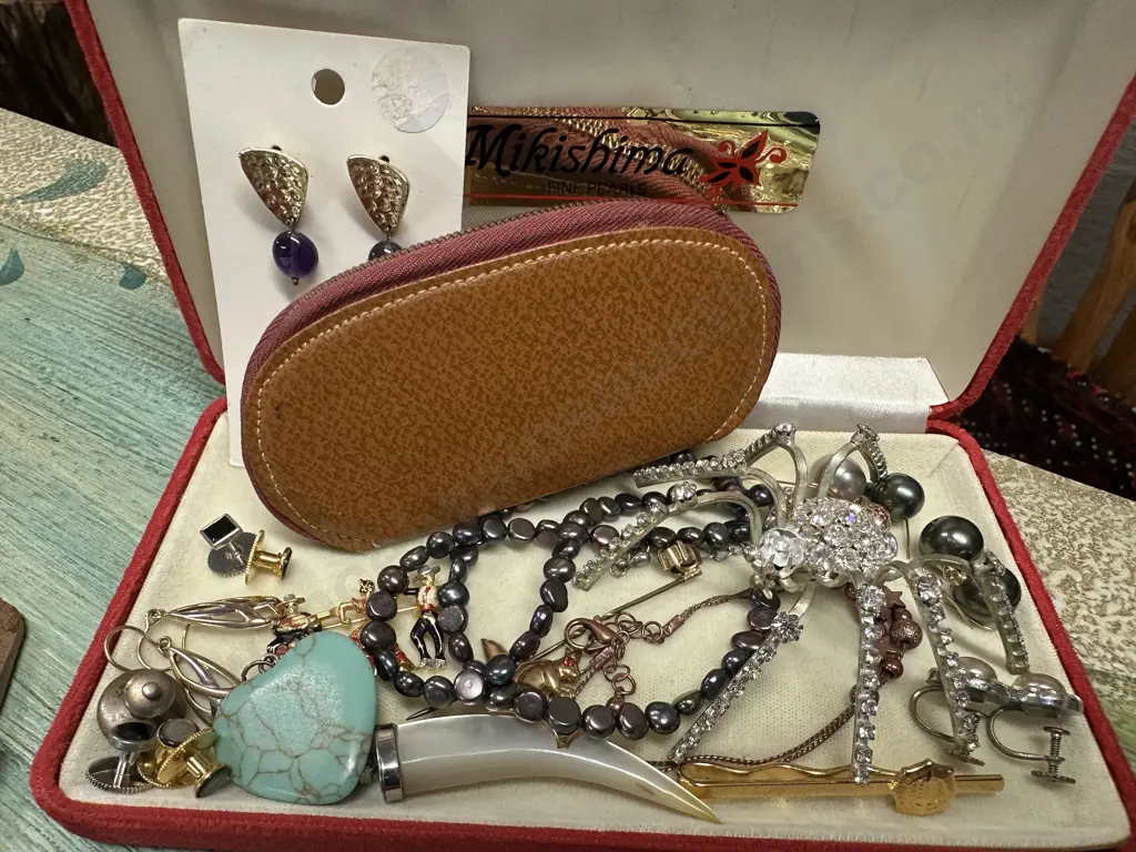 Assorted Jewellery Items Including Necklaces, Earings, Brooch Etc Image 1++