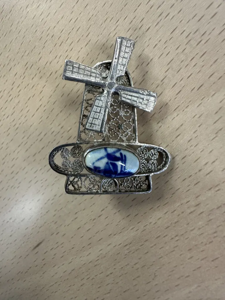 Vintage Holland Windmill Pin Spinning Brooch With Porcelain Blue Delft Image 1++