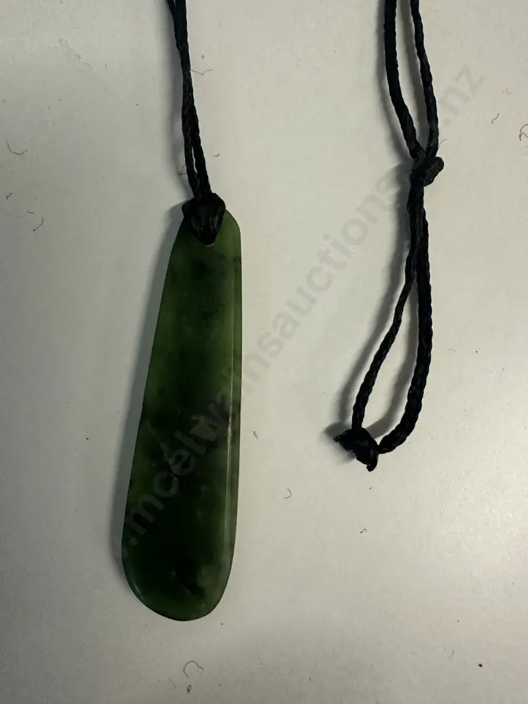 Greenstone Pounamu Necklace L7.5,W2cm. Image 1++