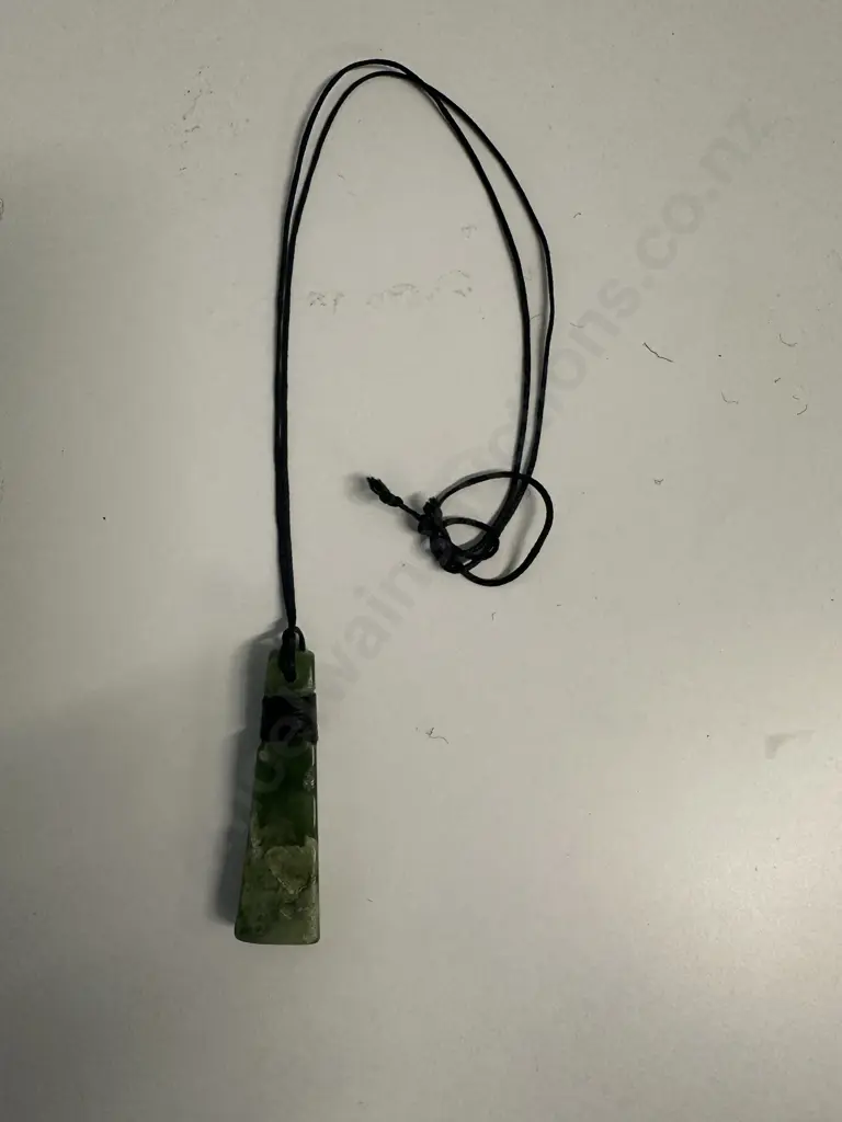 Greenstone Pounamu Necklace L6,W2cm. Image 1++