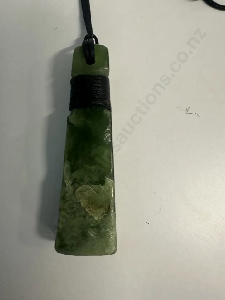 Greenstone Pounamu Necklace L6,W2cm. Image 1++