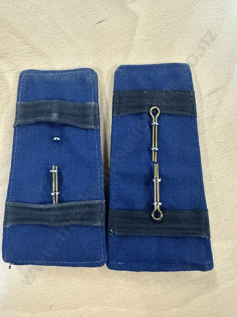 Pair Of Epaulettes Crown Insignia Of The New Zealand Police & Souvenir Teaspoon Image 1++