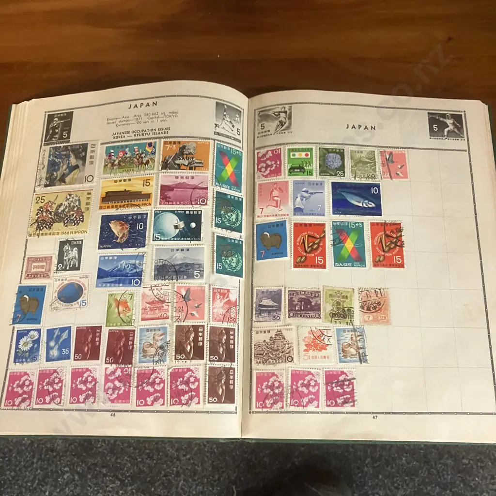c1960s The Viscount Stamp Album De Luxe With Large Assortment of Stamps, FDC's Etc Image 1++
