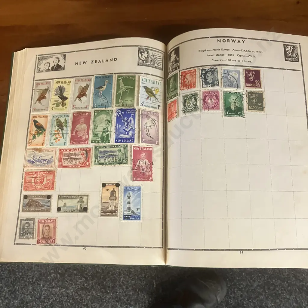 c1960s The Viscount Stamp Album De Luxe With Large Assortment of Stamps, FDC's Etc Image 1++