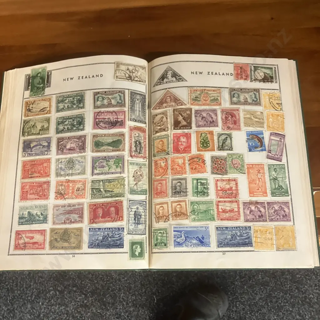 c1960s The Viscount Stamp Album De Luxe With Large Assortment of Stamps, FDC's Etc Image 1++