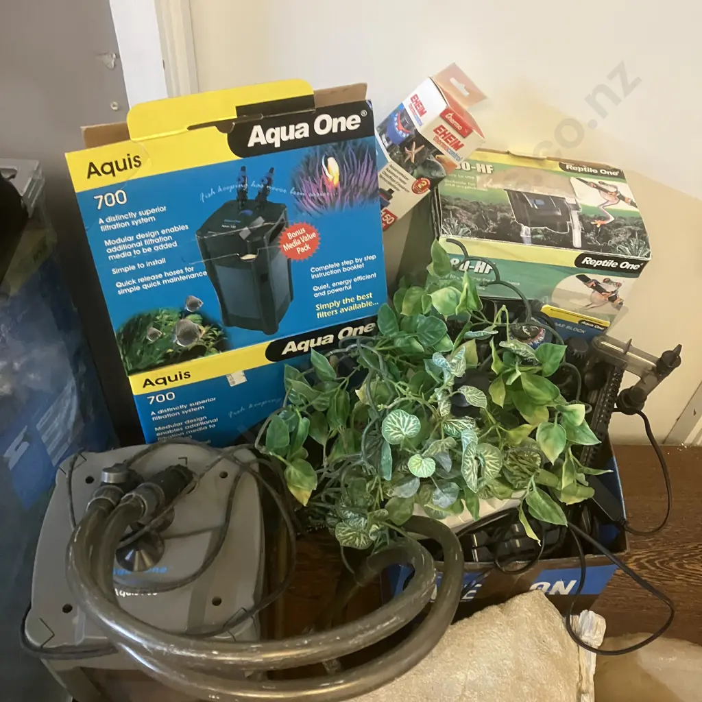 Reptile One Tank & Accessories Including an Aqua One Aquis 700 Filter Image 1++