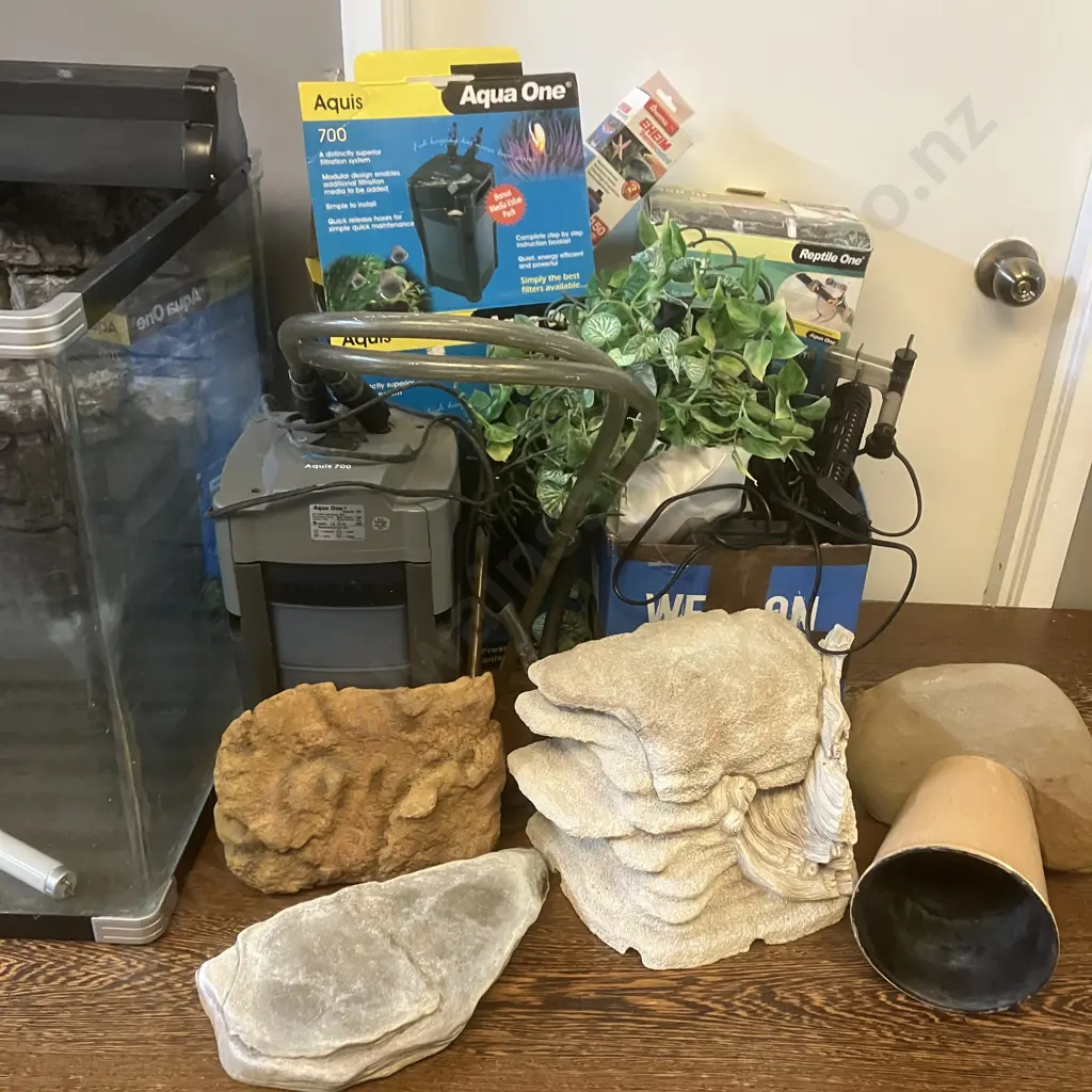 Reptile One Tank & Accessories Including an Aqua One Aquis 700 Filter Image 1++