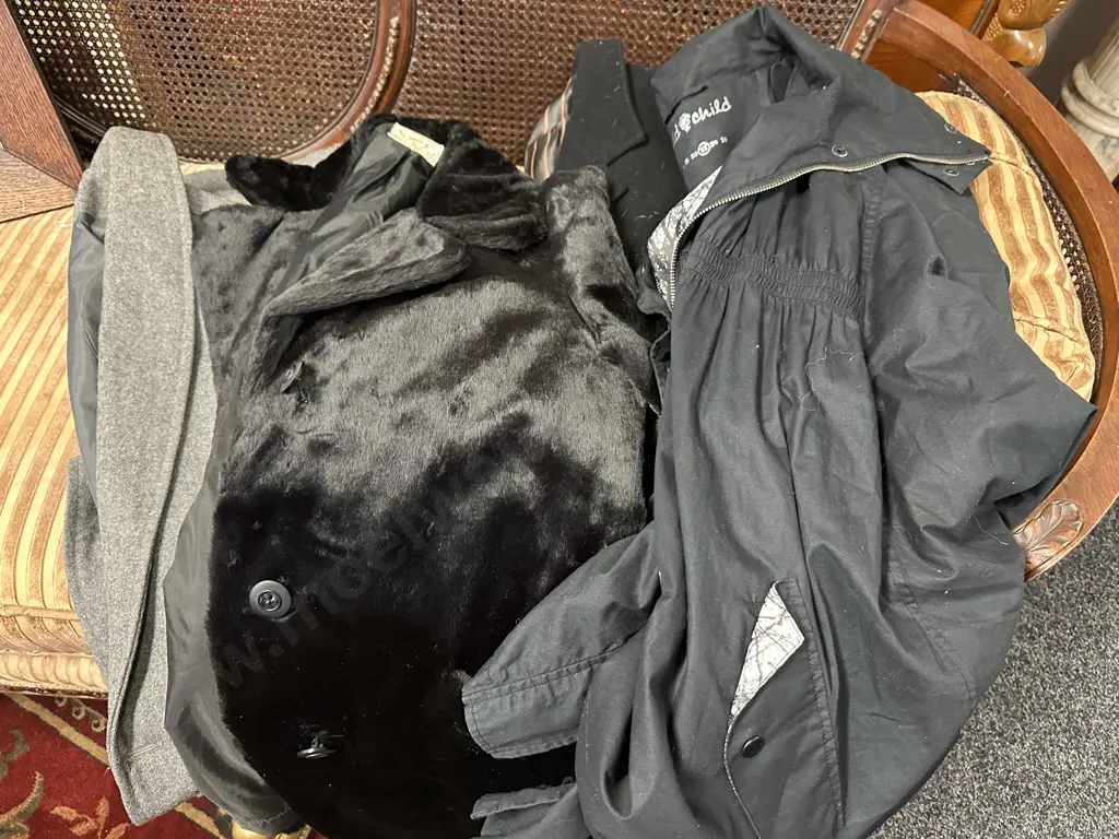 Assorted Ladies Coats & Jacket, Sizes 18 - 22 Image 1++