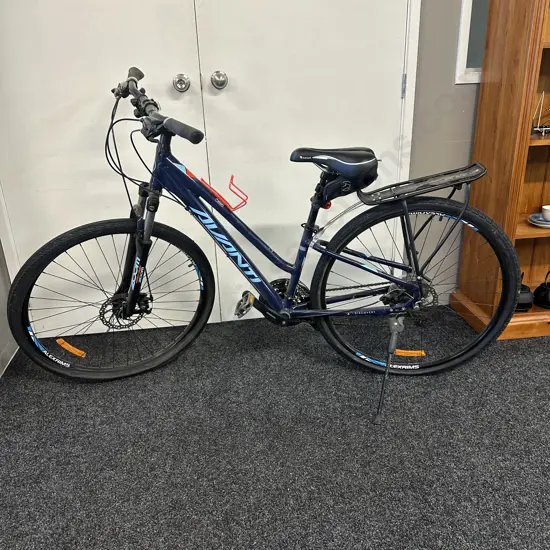 Avanti Discovery 3 – Low, Blue Tones With Orange