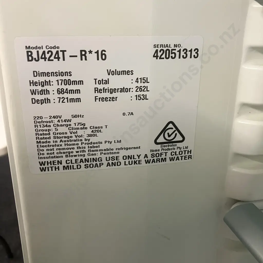 Westinghouse Freestyle 415 Litre Fridge Freezer - Model BJ424T-R*16 Image 1++