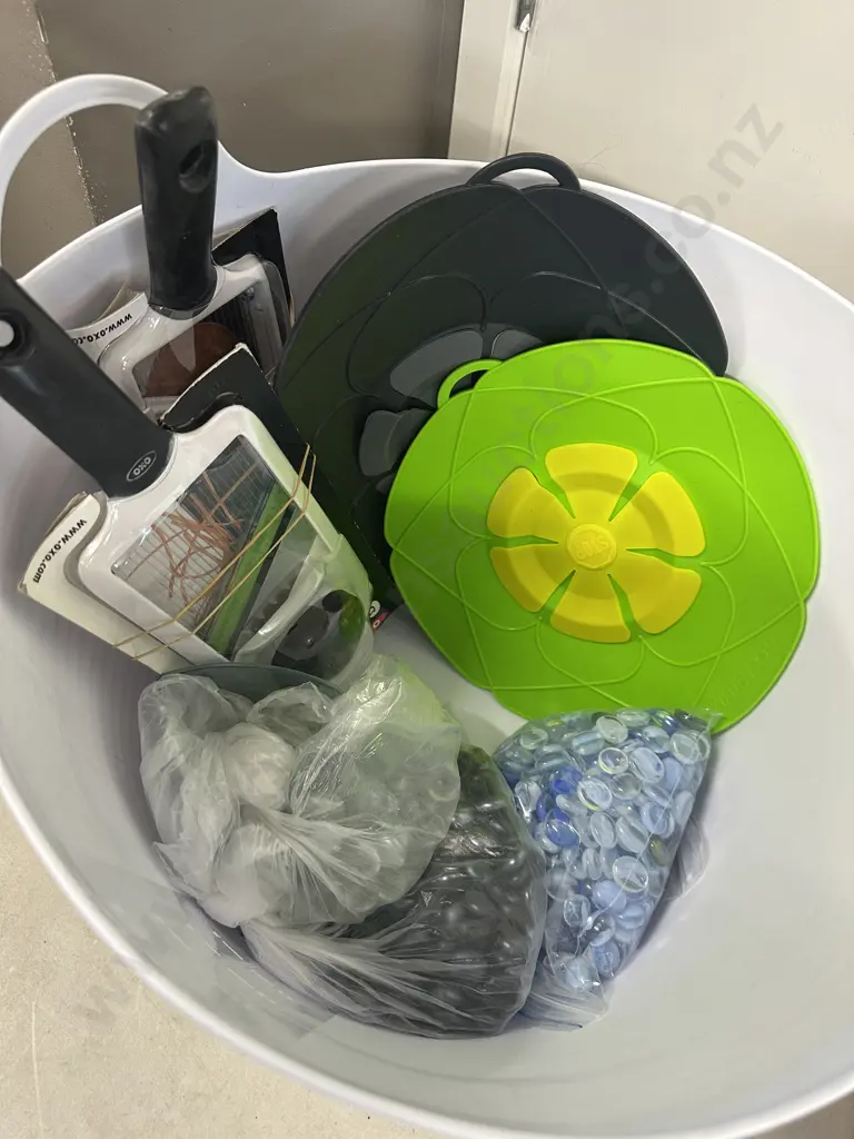 White Plastic Tub With Kochblume Covers, Good grips, Stones Etc Image 1++