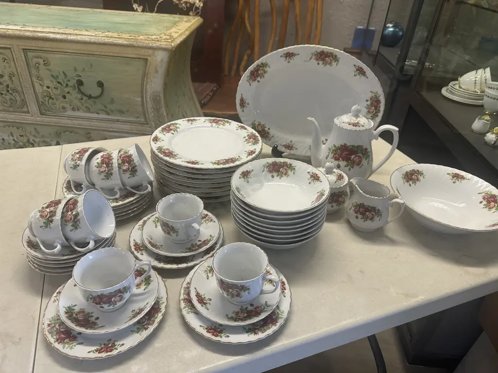 Eight Piece Setting Dinnerware White With Floral Detail Image 1++