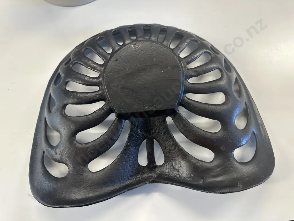 Vintage Cast Aluminium Tractor Seat 41.5x32cm. Image 1++