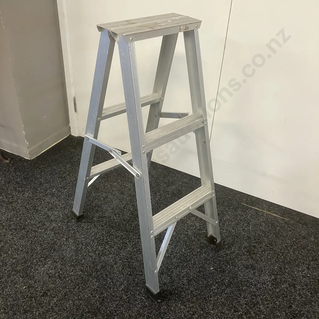 Aluminium Stepladder. H88cm, 2 Step Image 1++
