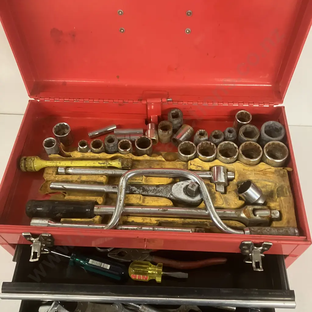 Red Toolbox And Tools Image 1++