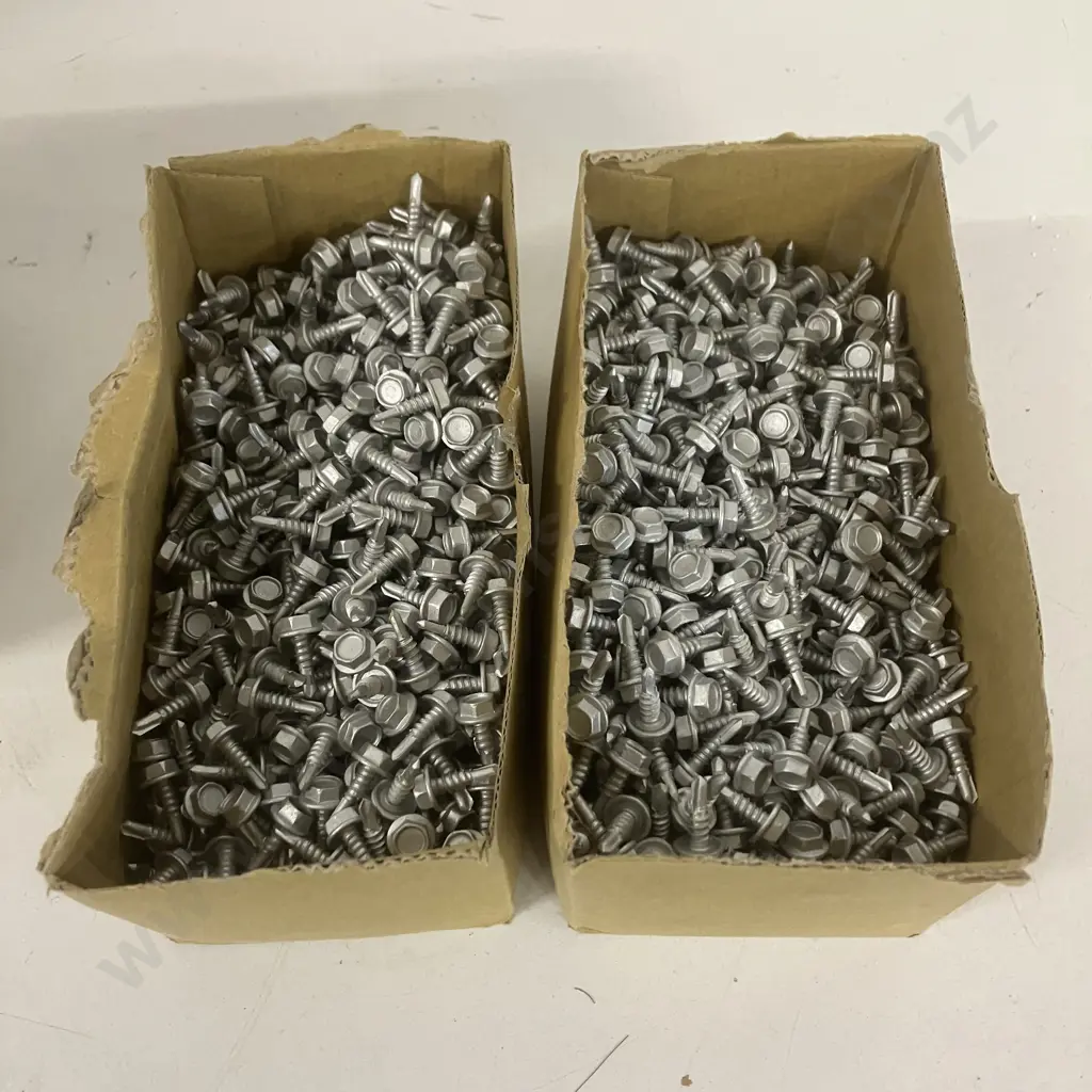 Stainless Steel Deck Screws With 2 Containers Of Tek Screws Image 1++