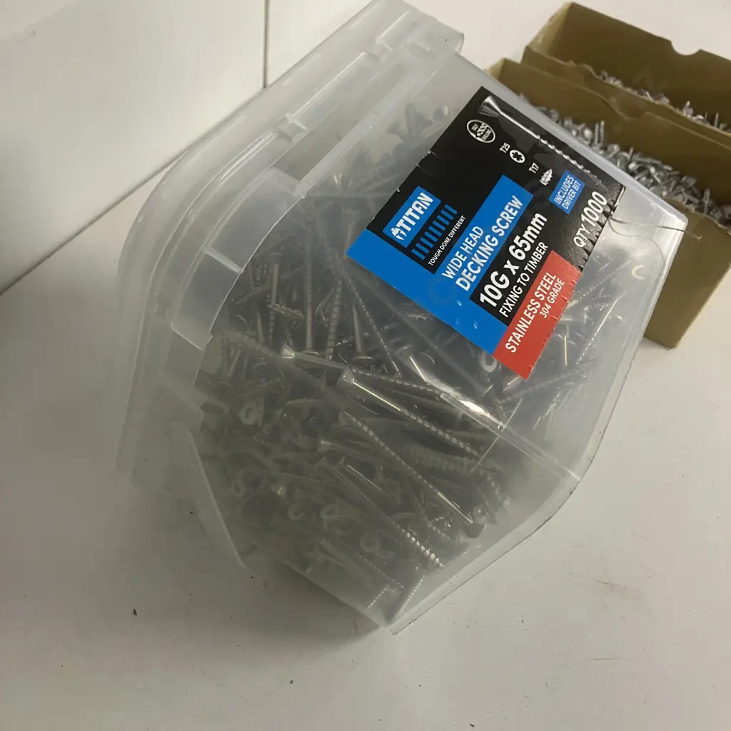 Stainless Steel Deck Screws With 2 Containers Of Tek Screws Image 1++