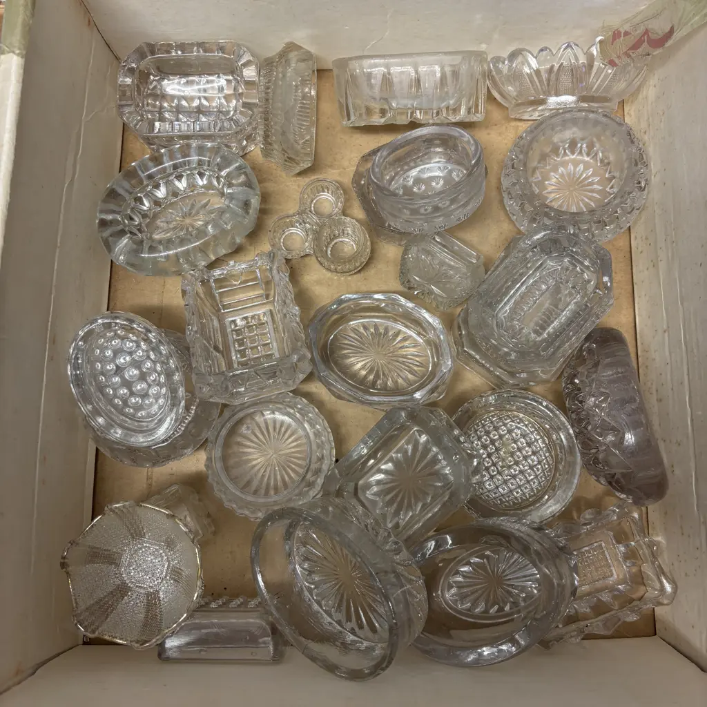 Box of Vintage Crystal and glass items incluing salt cellars Image 1++