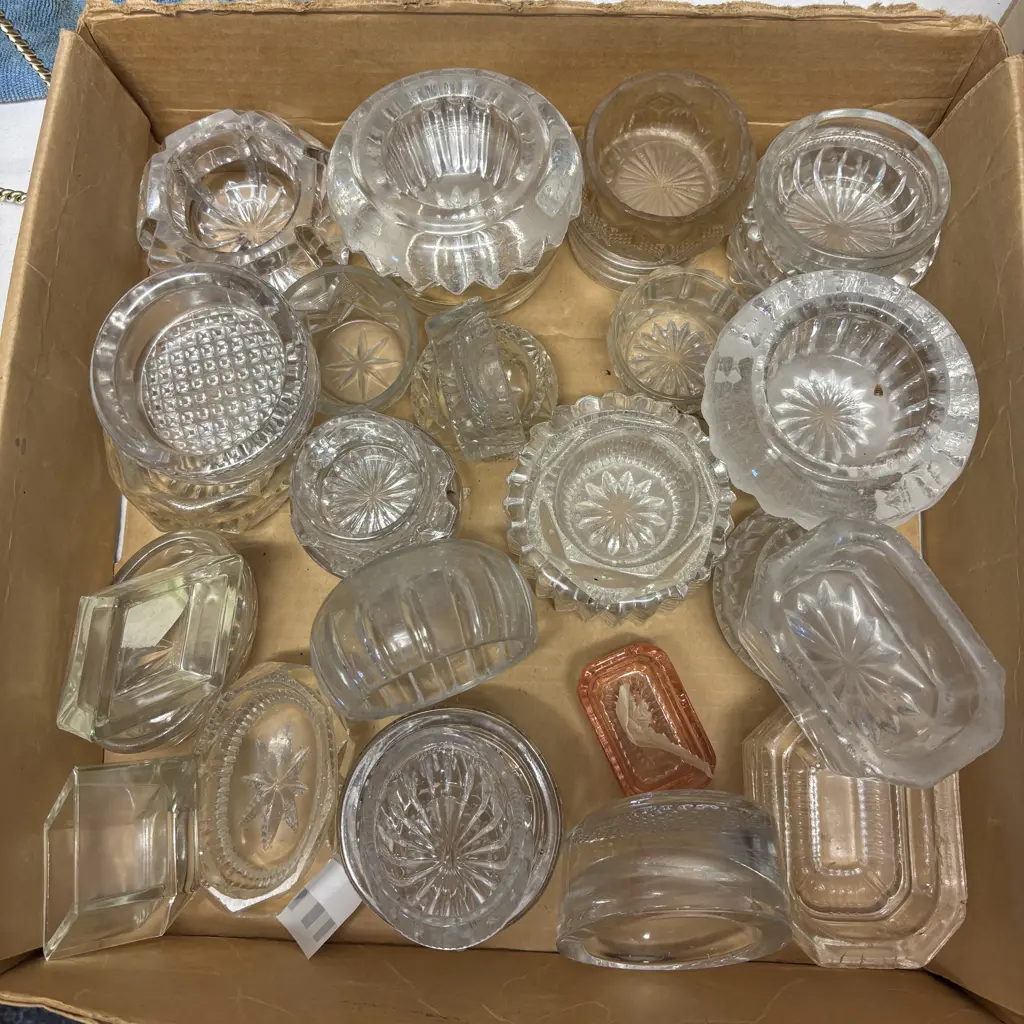 Box of Vintage Crystal and glass items incluing salt cellars Image 1++