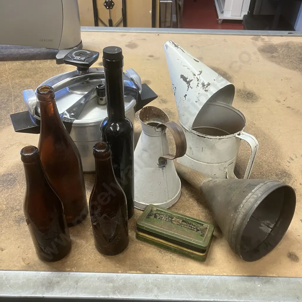 Assorted Vintage Items Image 1++