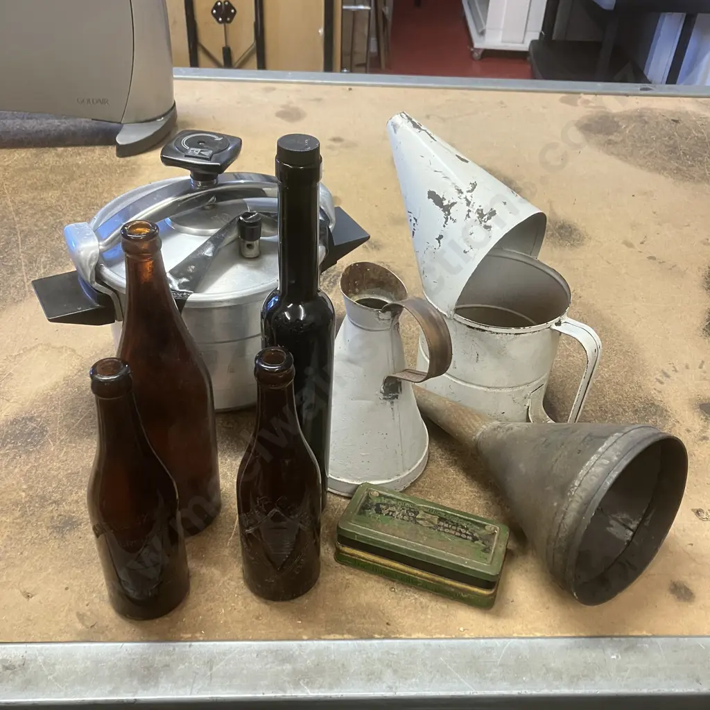 Assorted Vintage Items Image 1++
