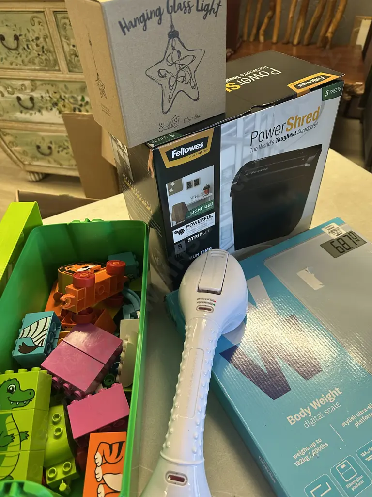 Fellowes Power Shred Shredder, Conair Weight Watcher Scales, Childrens Blocks Etc Image 1++