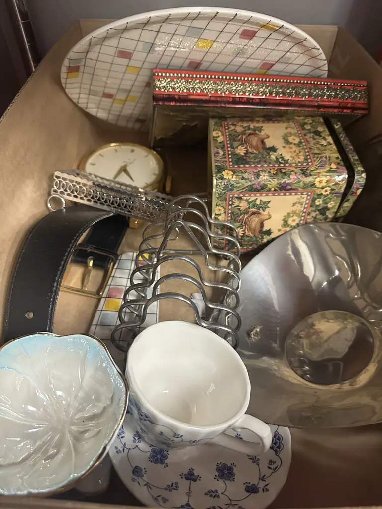 Selection Of Vintage Crockery & China Items Image 1++