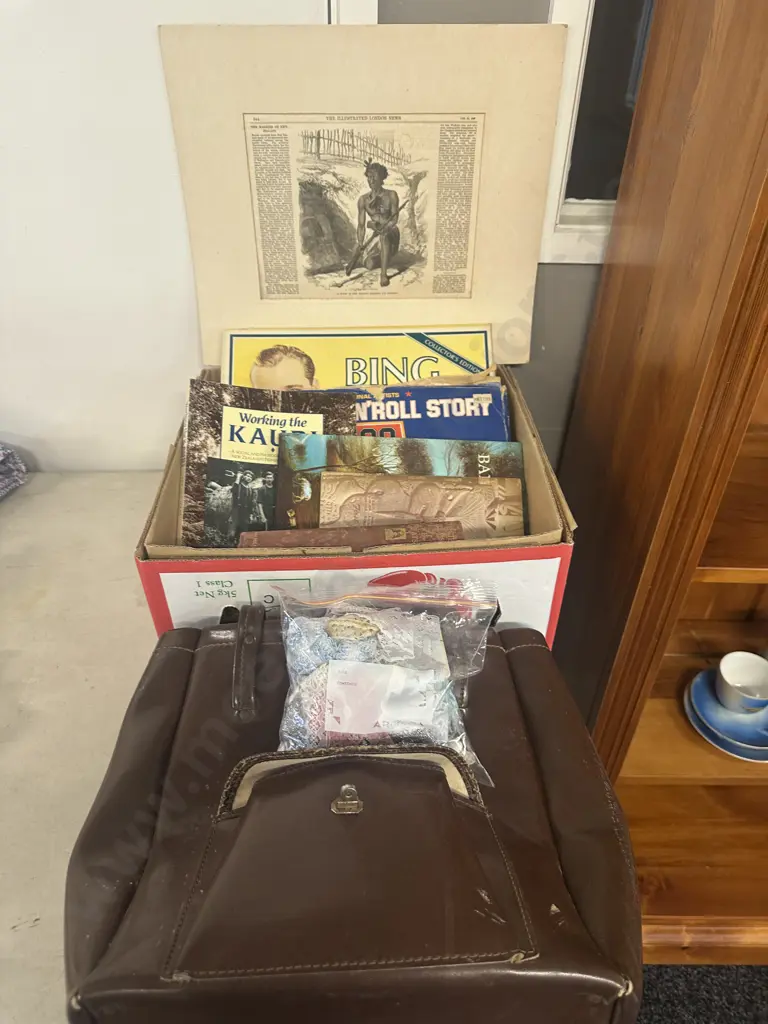 Selection Of Vintage Items Including London News Kiwiana, Bing Crosby Boxed Lps, Poem Books Etc Image 1++