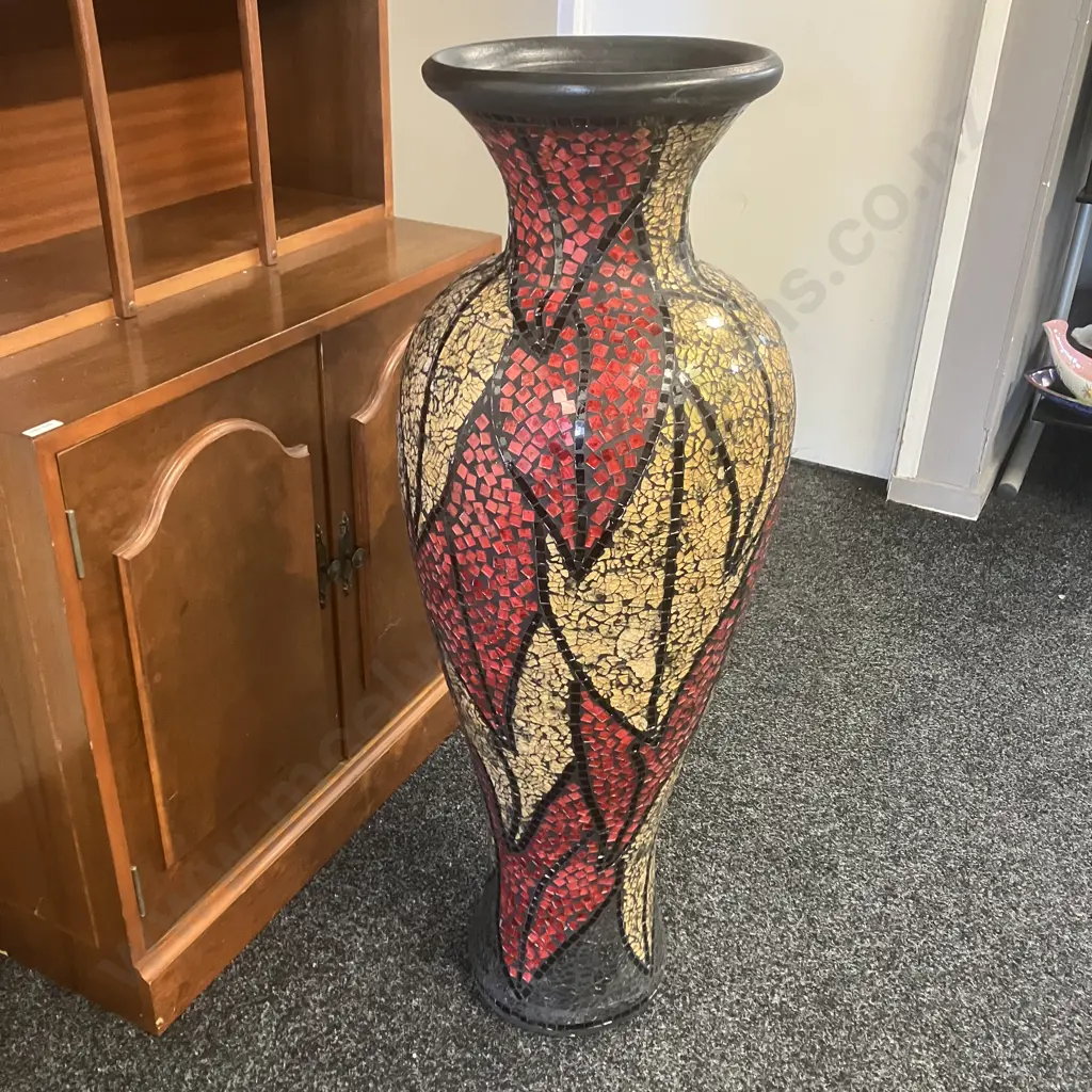 Large Mosaic Urn. H98cm, Felted Base Image 1++