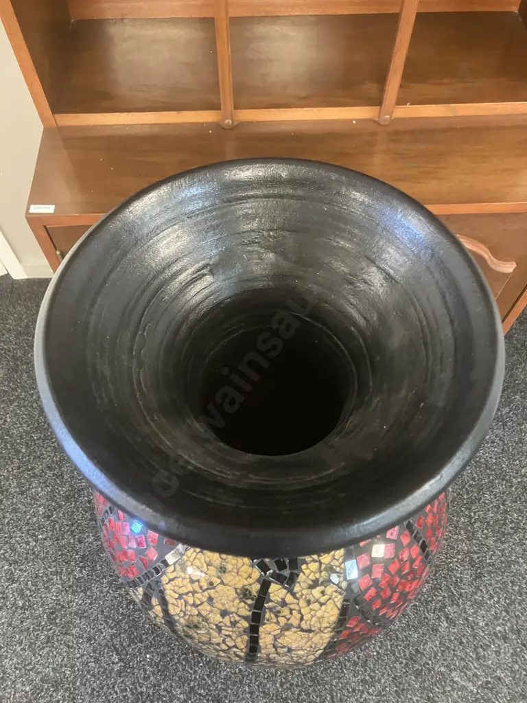 Large Mosaic Urn. H98cm, Felted Base Image 1++