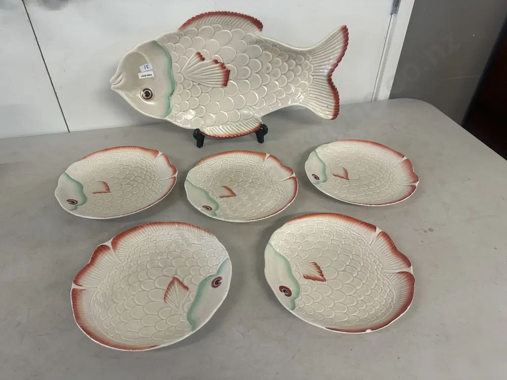 Crown Devon Footed Fish Platter & Side Plates (as found) Image 1++