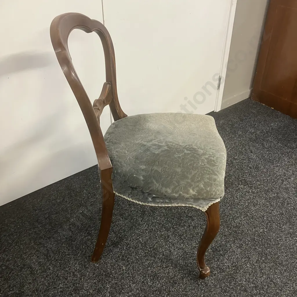 Victorian Balloon Back Bedroom Chair Image 1++