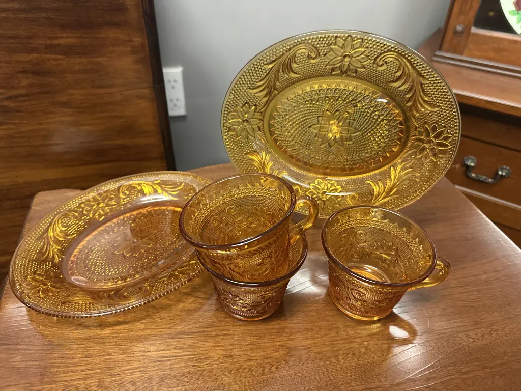 Tiara Amber Sandwich Pressed Cups & Oval Snack Plates Image 1++