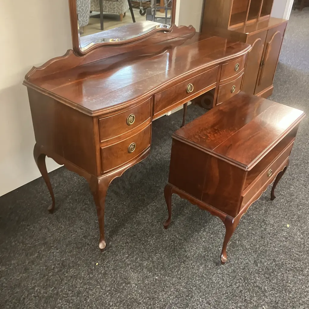 Mahogany 5 Drawer Dressing Table With Single Drawer Bedside Cabinet, Bevelled Edge Mirror , Fine Cabriole Legs Image 1++