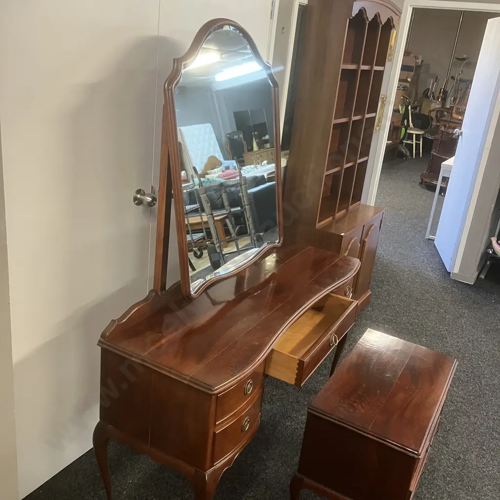 Mahogany 5 Drawer Dressing Table With Single Drawer Bedside Cabinet, Bevelled Edge Mirror , Fine Cabriole Legs Image 1++