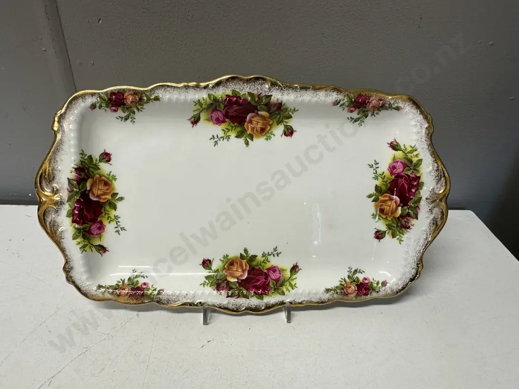 Royal Albert Sandwich Plate  Image 1++