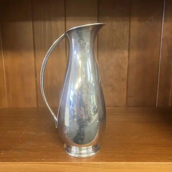Walker & Hall Sheffield Silver Plate Ewer. 20cm