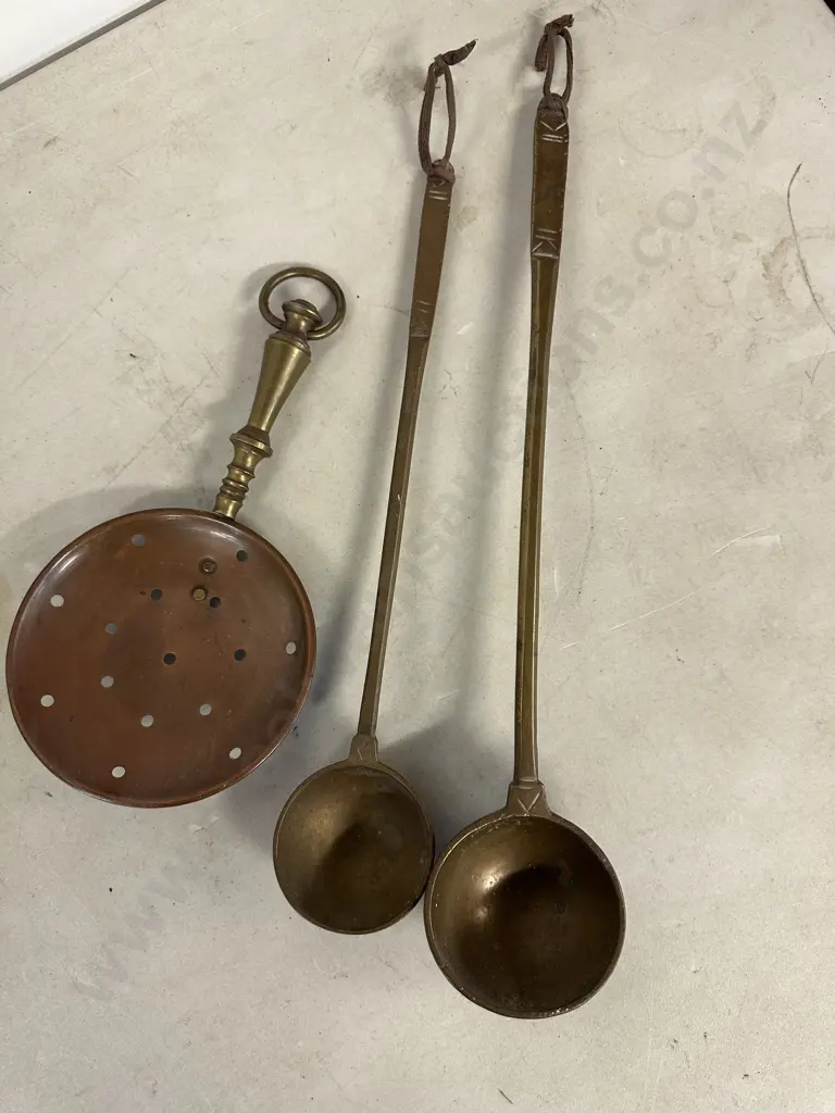 Vintage Brass & Copper Items Including Ladles & Skimmer Image 1++