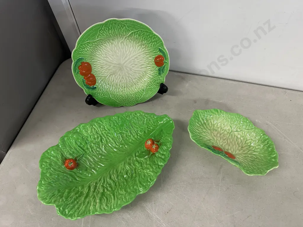 Crown Devon Lettuce & Tomatoe Serving Dish, Burslem Plate & Dish Image 1++