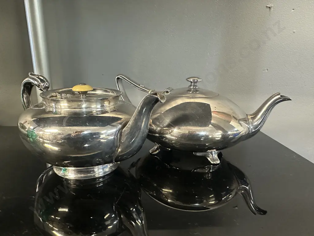 Walker & Hall Sheffield & Wilcox Silverplate Teapots Image 1++