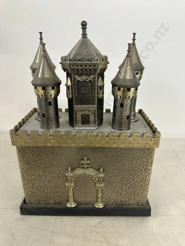 Vintage Rare Castle Four Shot Decanter Set. H27,W20cm. Image 1++