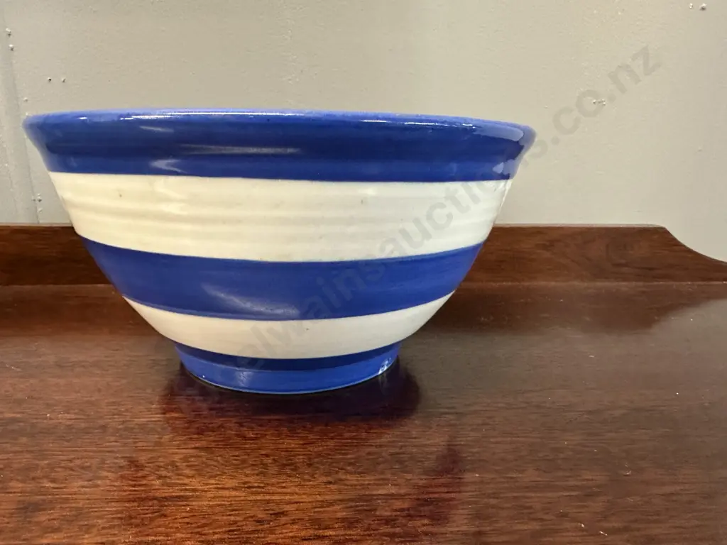 Earthen Vessels Bowl Signed W.A.W Pukekos H11,Dia22cm. Image 1++